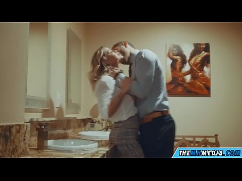 ❤️ Quando una bionda formosa ti seduce in un bagno pubblico ☑ Porno anale al it.javdoe.top ❤️